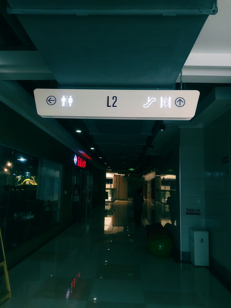 商場(chǎng)吊牌燈箱