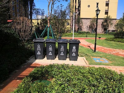 一所高檔住宅小區(qū)標(biāo)識(shí)系統(tǒng)由哪些標(biāo)識(shí)牌組成？